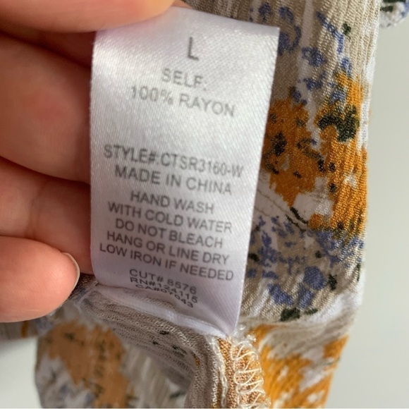 Sophie Rue 100% Rayon Floral Cold Shoulder Crop Top Size L - Picture 4 of 4